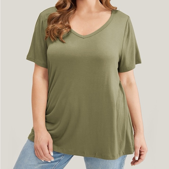 BloomChic Olive Green V Neck T Shirt Top Plus Size 2X - Picture 1 of 6